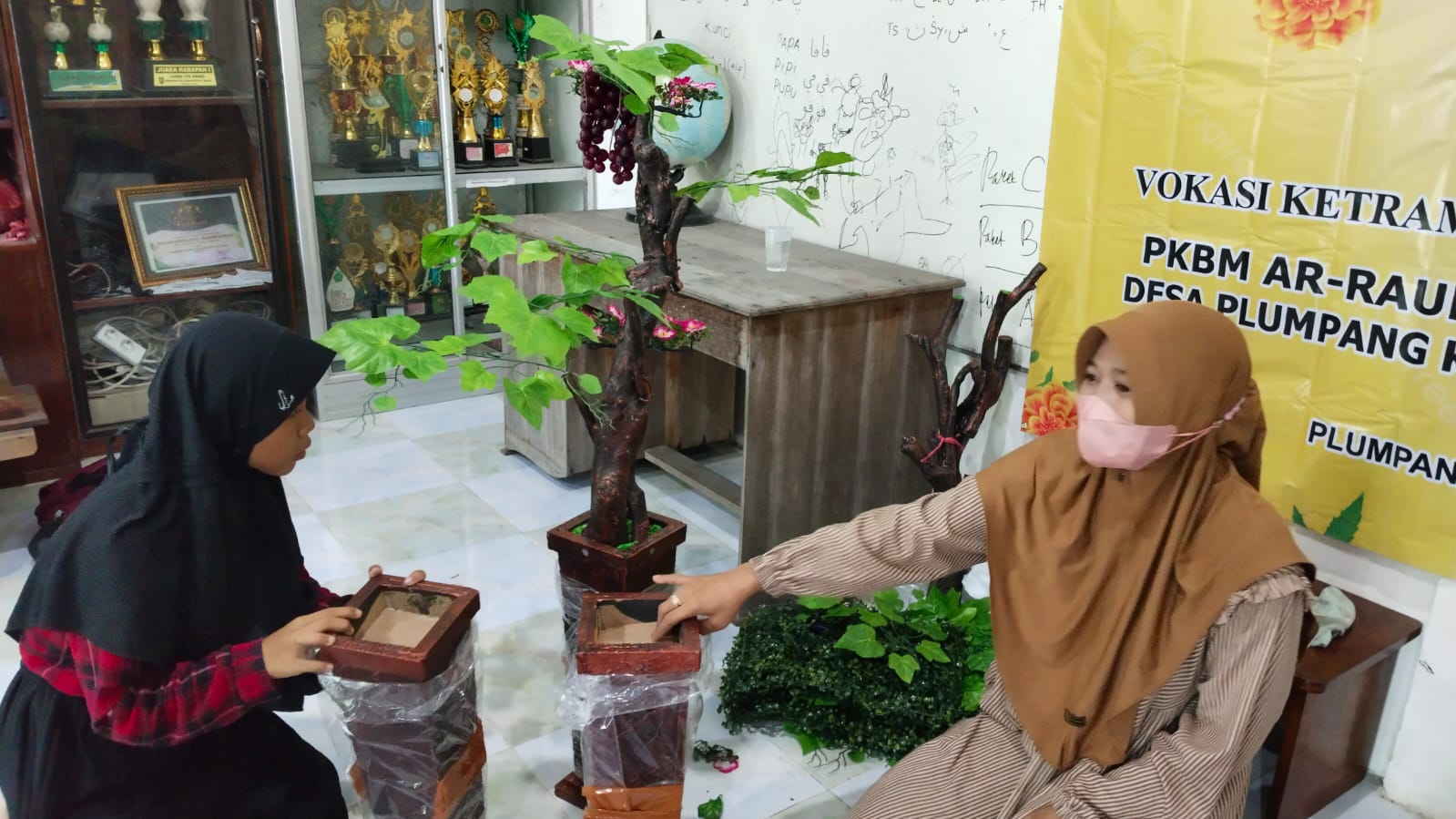 Kegiatan Vokasi Kewirausahaan dan Ketrampilan Merangkai Bunga